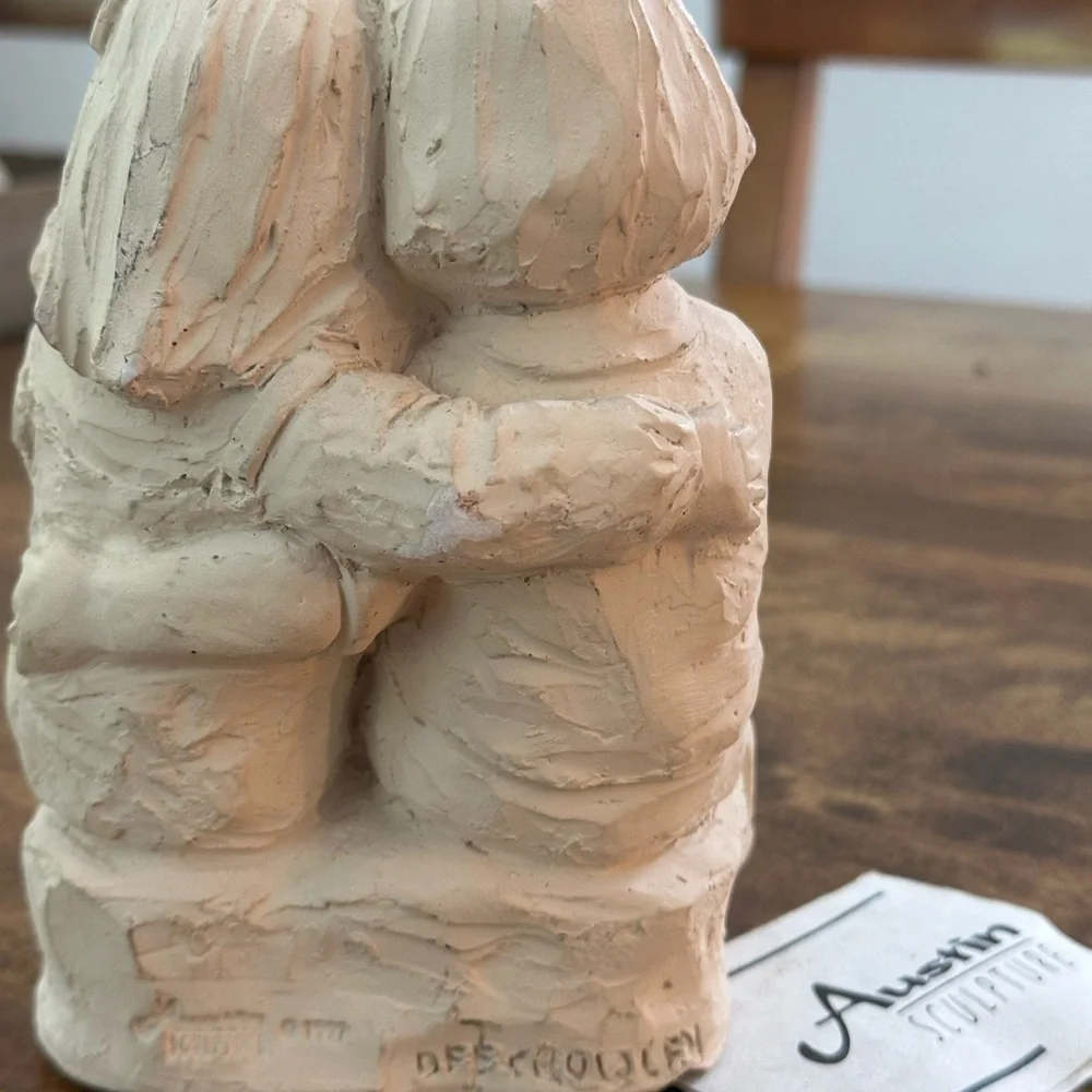 FRIENDS Austin Sculpture Figurine in Black and White - Picture 3 of 4